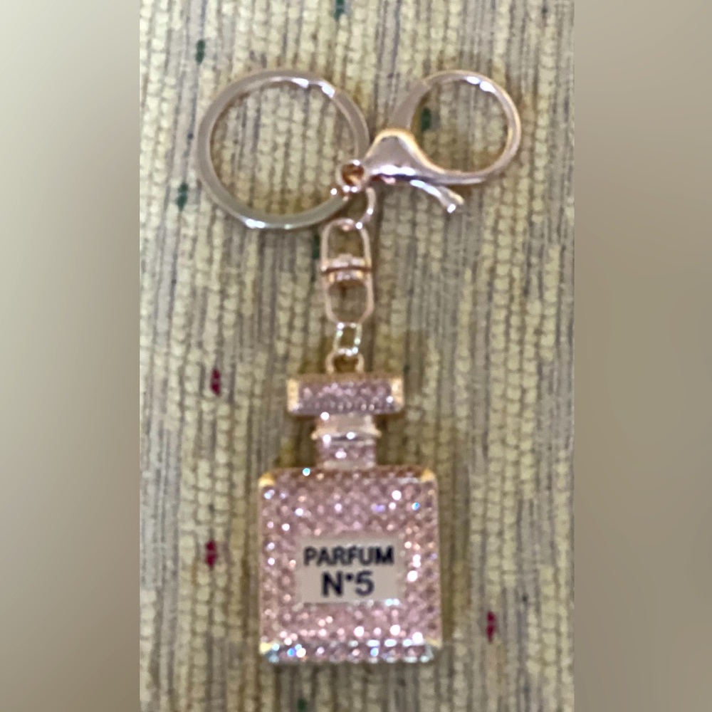 LUXURY INSPIRED DECORATIVE KEY CHAIN/ BAG DECOR. NWOT